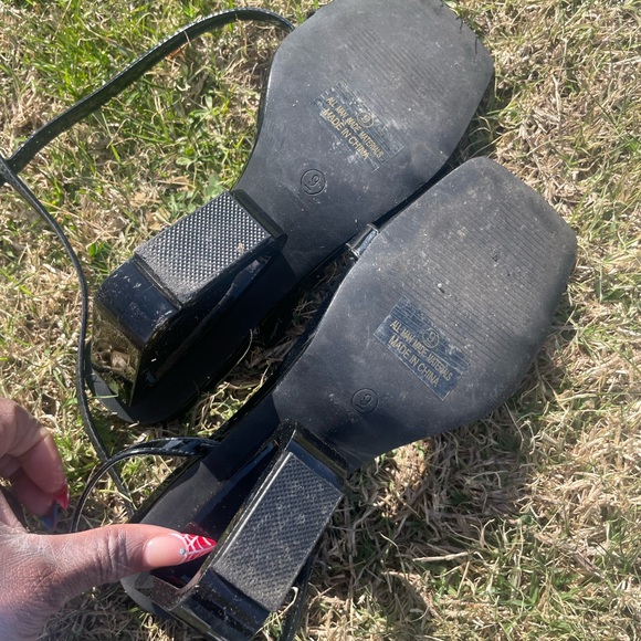 Fashion Nova Black Patent Geometric Block Heel Lace-Up Sandals - Picture 4 of 5